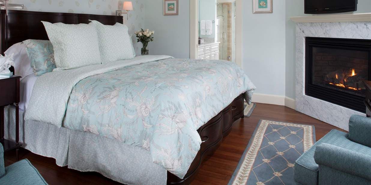 Luxury Spa Room Yarmouth  King Bed, TV/DVD Combination, Gas Fireplace, Air Conditioning, Refrigerator.